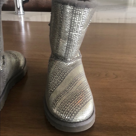 uggs - Picture 2 of 3